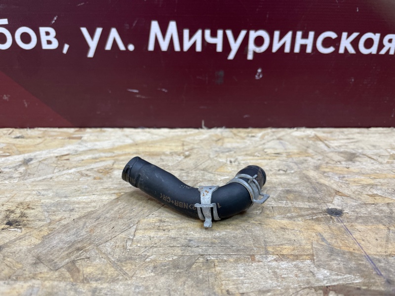 Патрубок вентиляции картерных газов