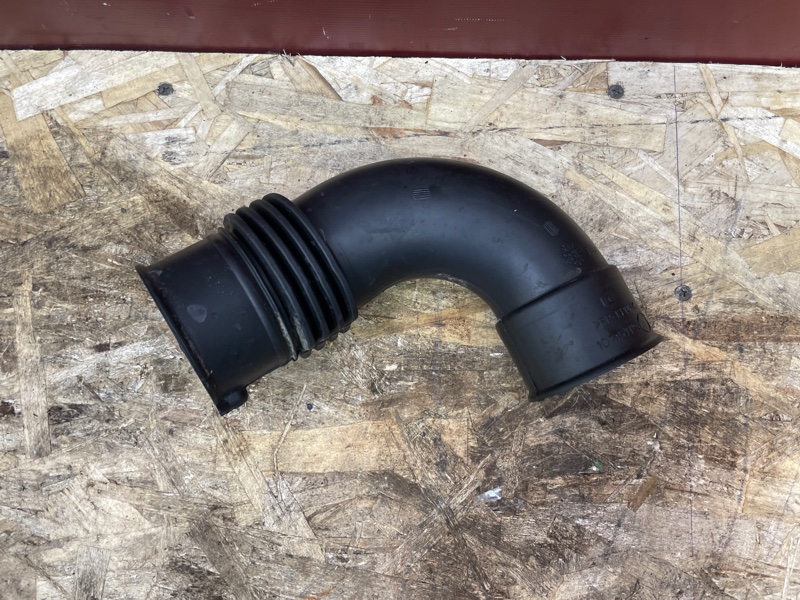 Патрубок воздушного фильтра