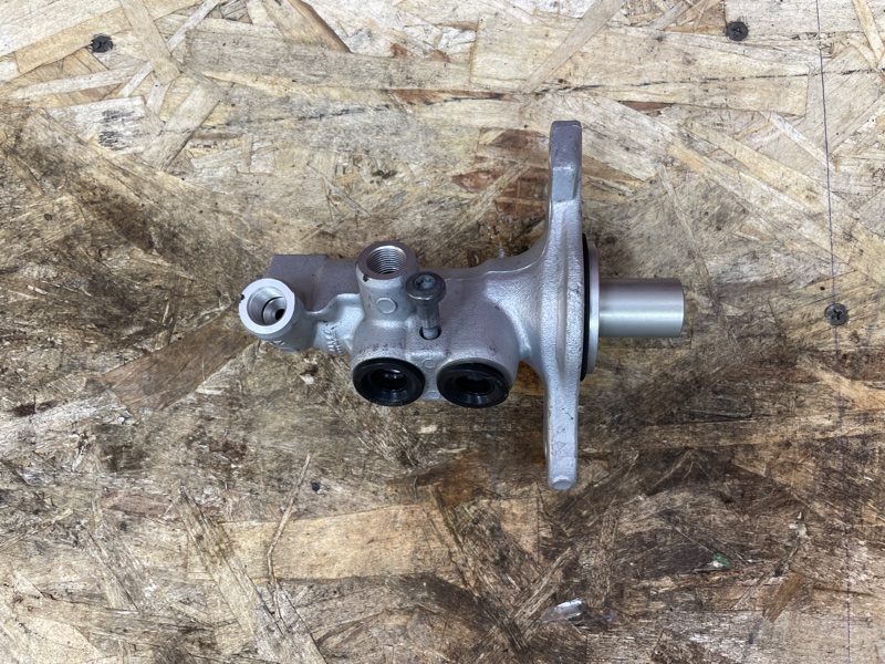 Главный тормозной цилиндр