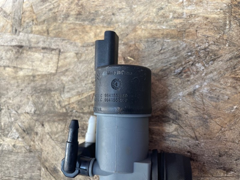 Моторчик бачка омывателя