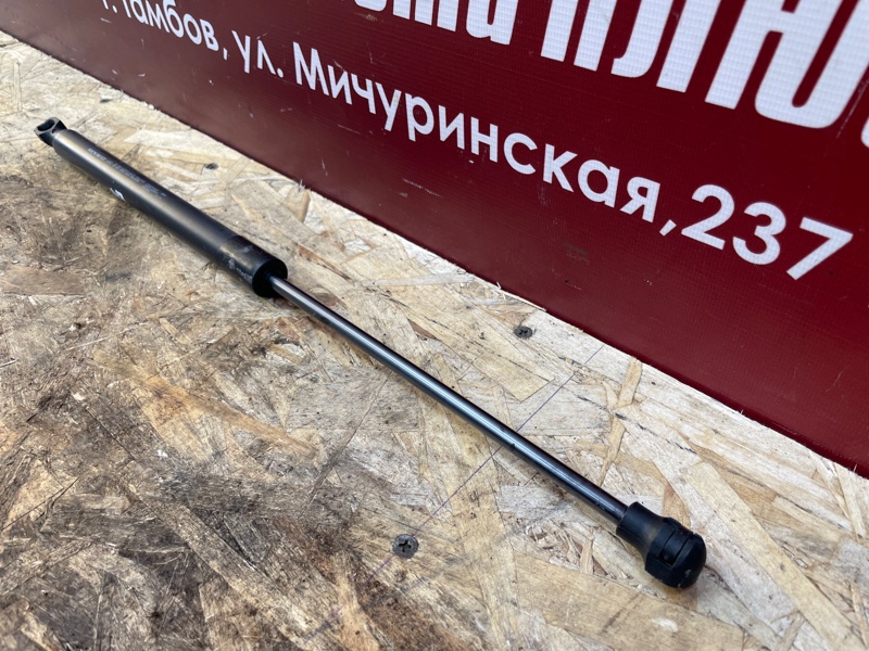 Амортизатор багажника