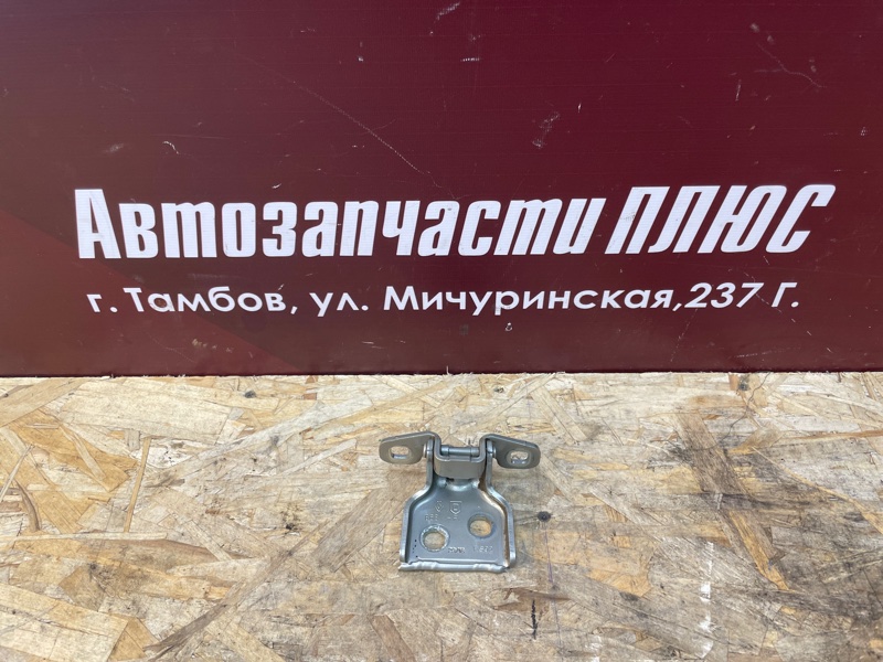 Петля двери