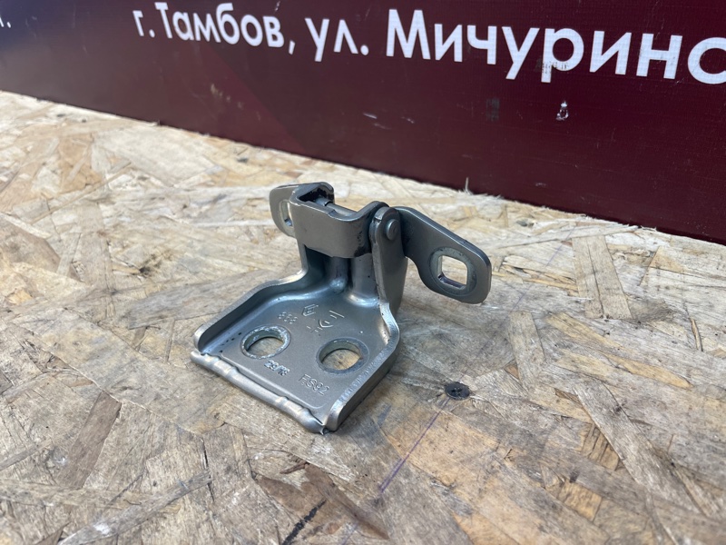 Петля двери