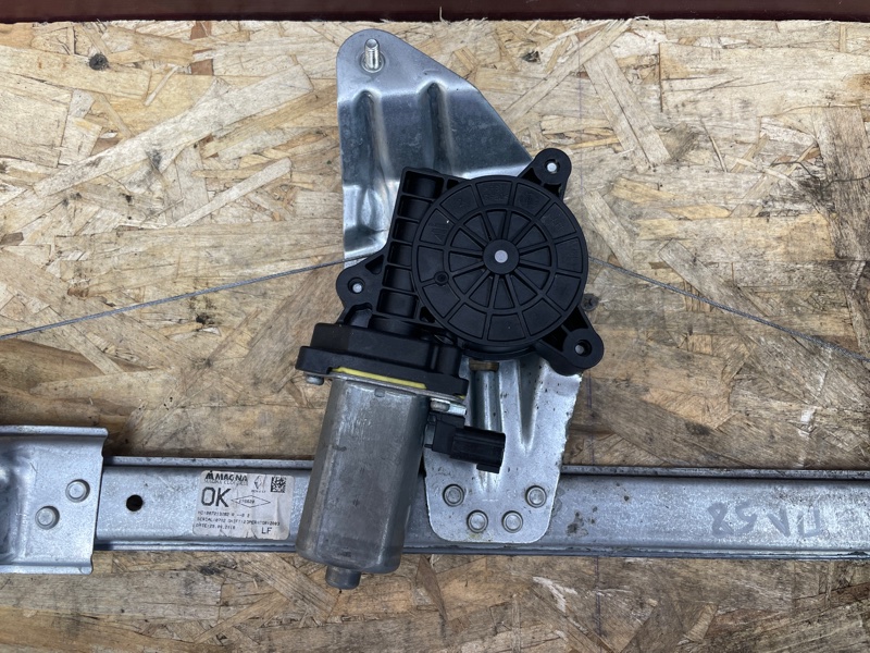 Стеклоподъемник    двери