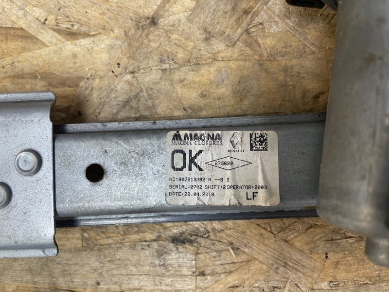 Стеклоподъемник    двери