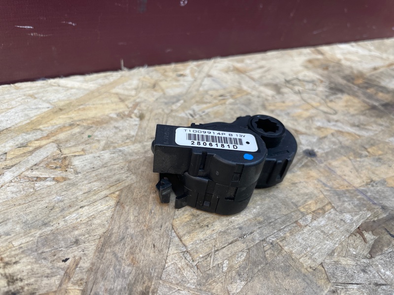 Сервопривод заслонки печки