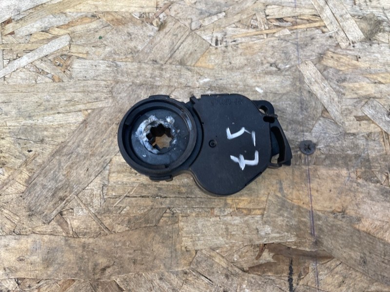 Сервопривод заслонки печки