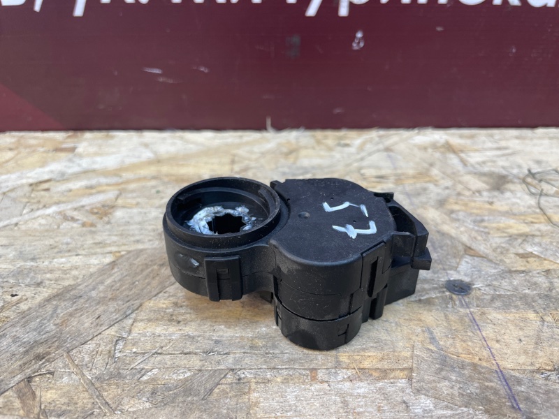 Сервопривод заслонки печки