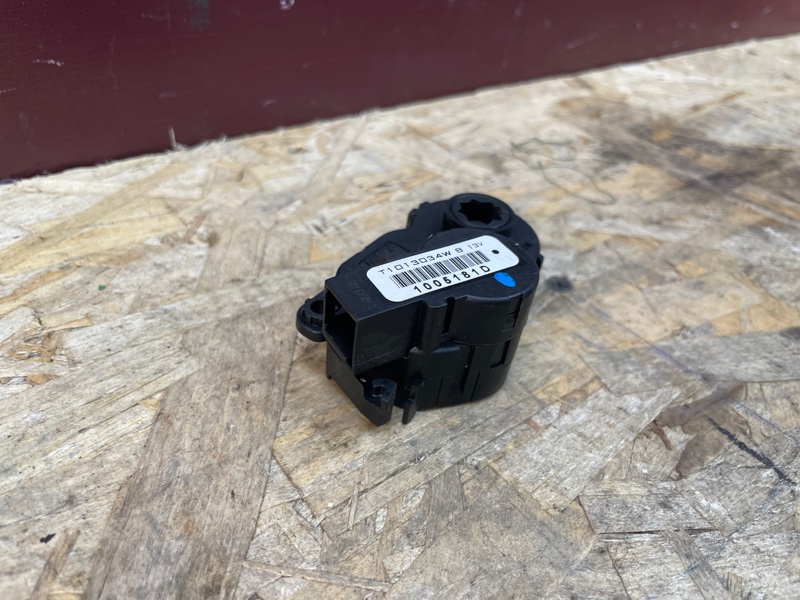 Сервопривод заслонки печки