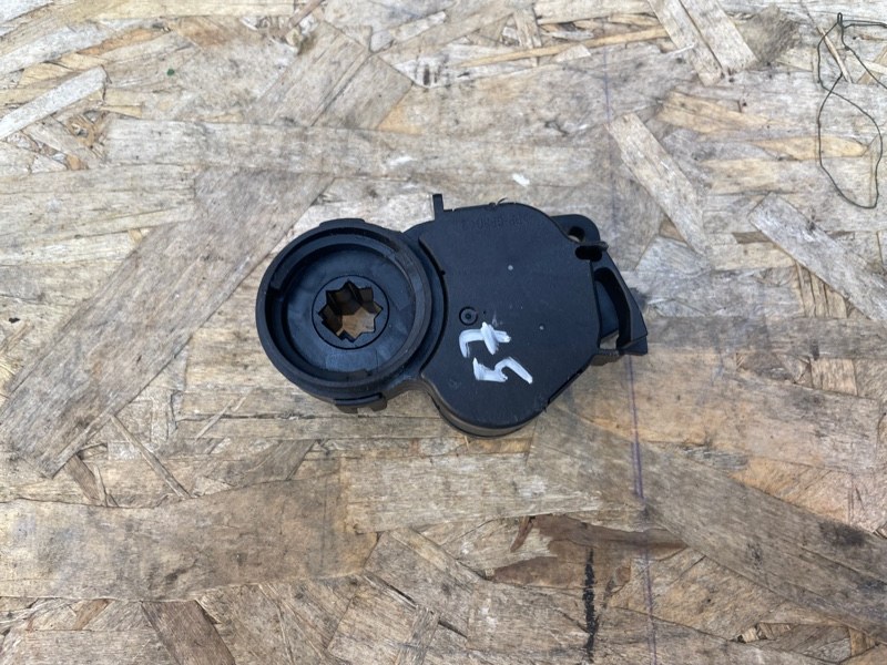 Сервопривод заслонки печки