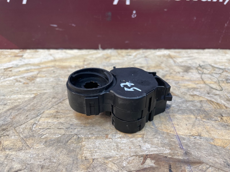 Сервопривод заслонки печки