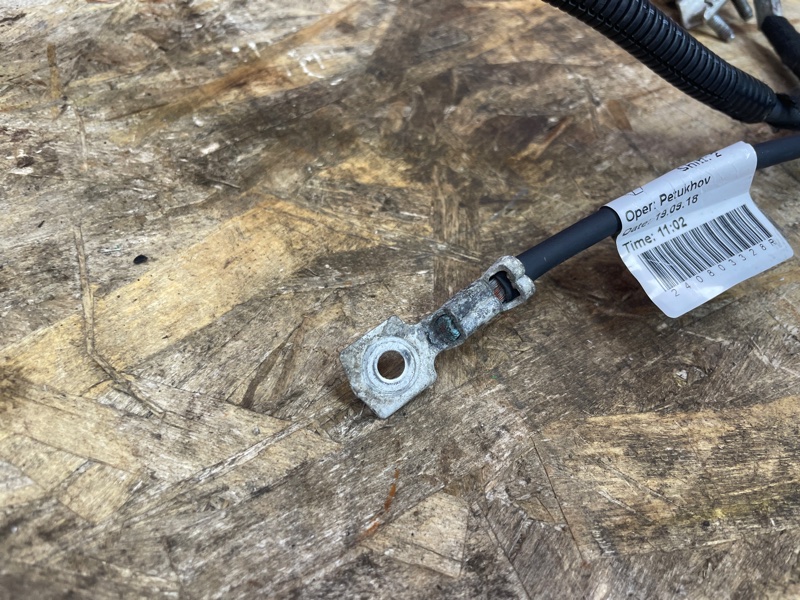 Клемма аккумулятора (минусовая)