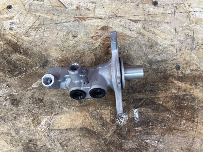 Главный тормозной цилиндр