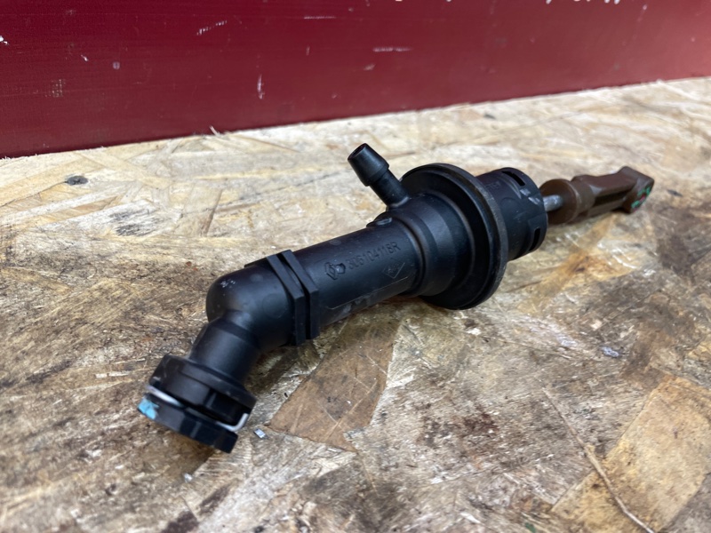 Главный цилиндр сцепления