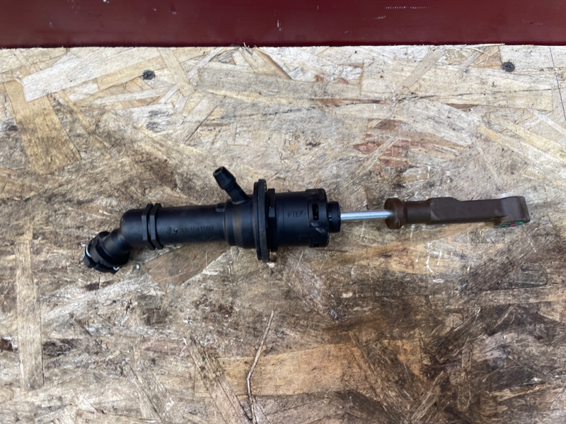 Главный цилиндр сцепления