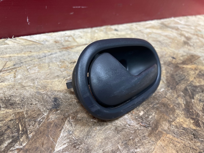 Внутренняя ручка     двери