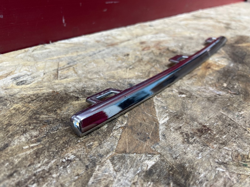 Молдинг решетки радиатора