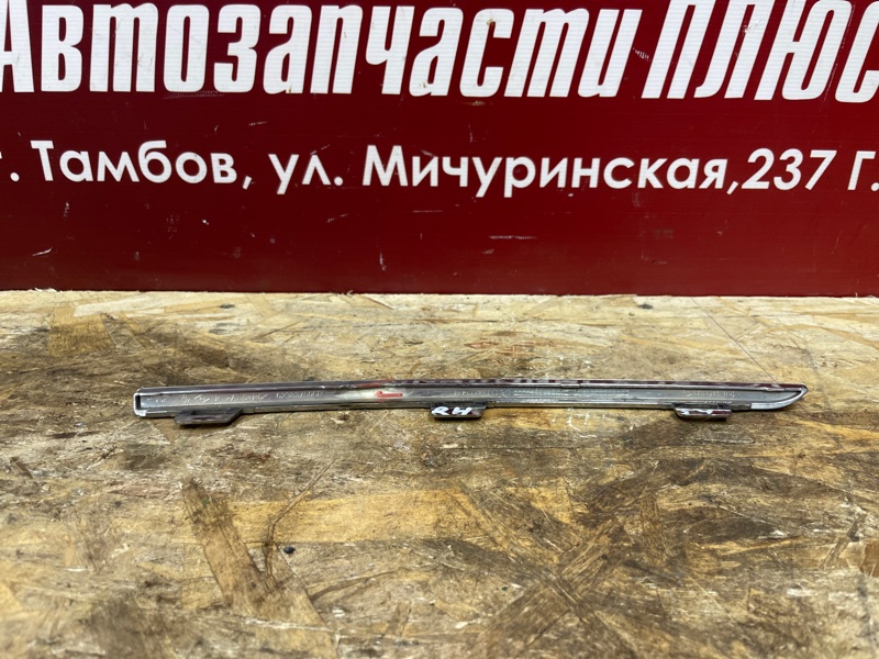 Молдинг решетки радиатора