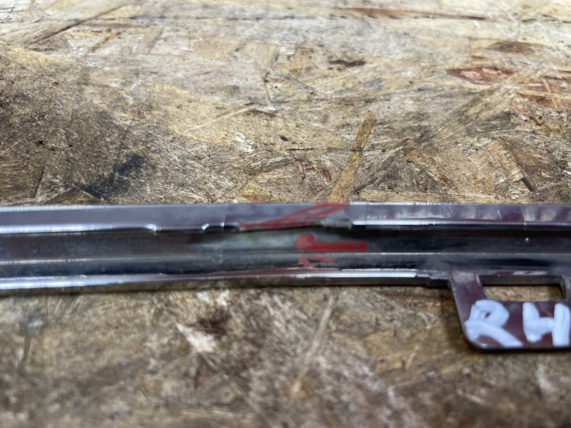 Молдинг решетки радиатора