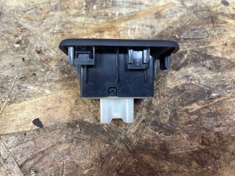 Кнопка стеклоподъемника