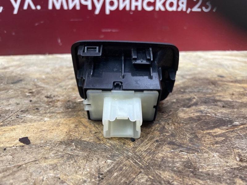 Кнопка стеклоподъемника