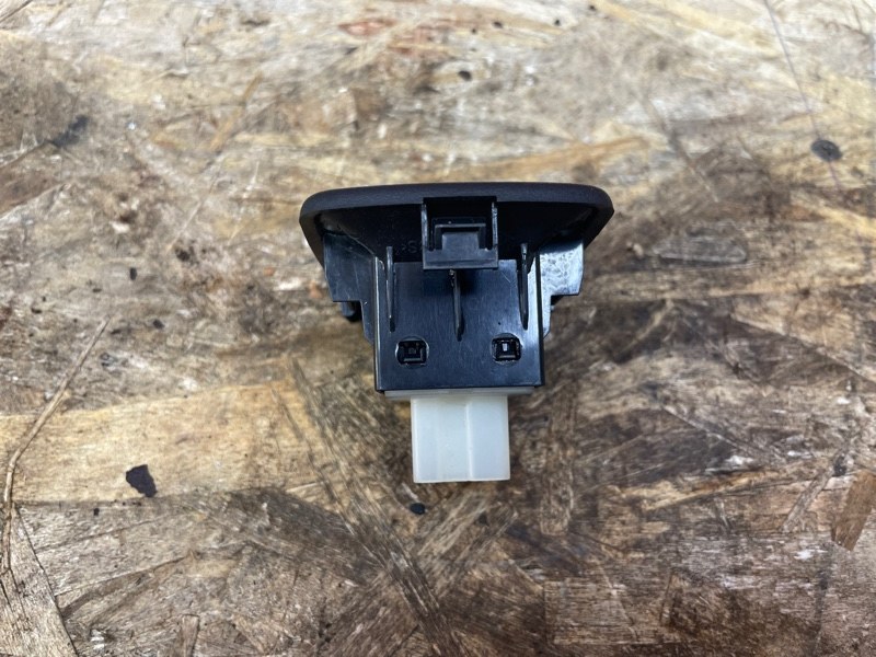 Кнопка стеклоподъемника