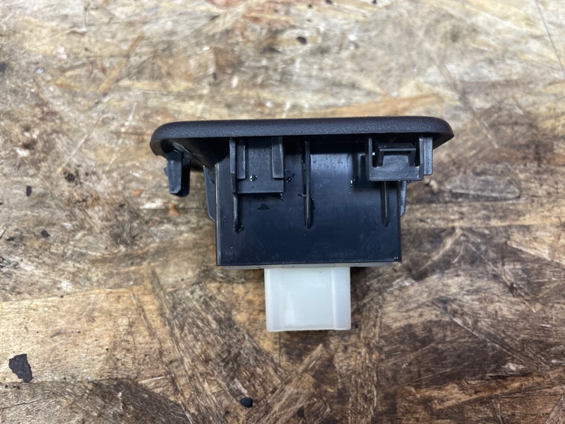 Кнопка стеклоподъемника