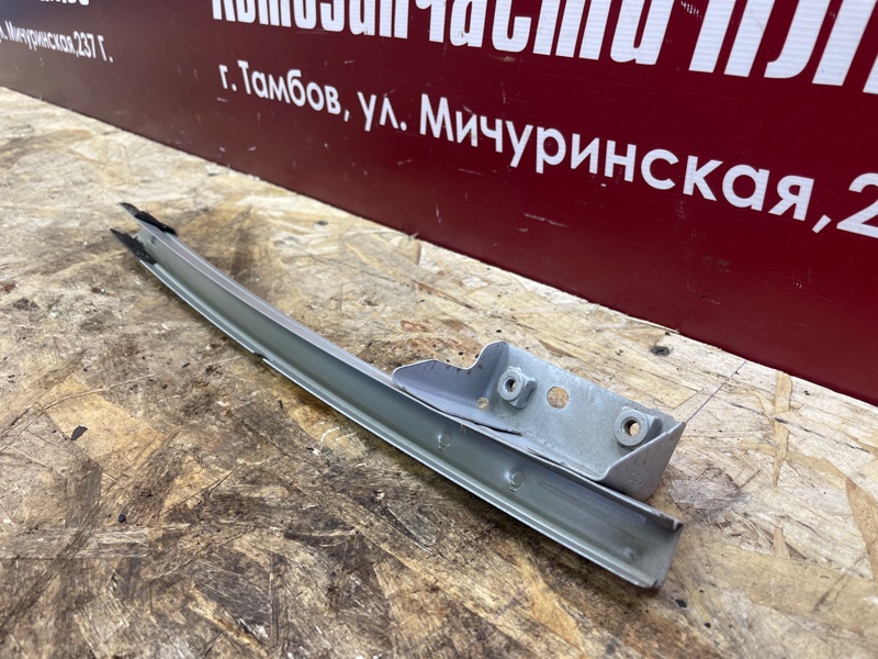 Направляющая стекла     двери