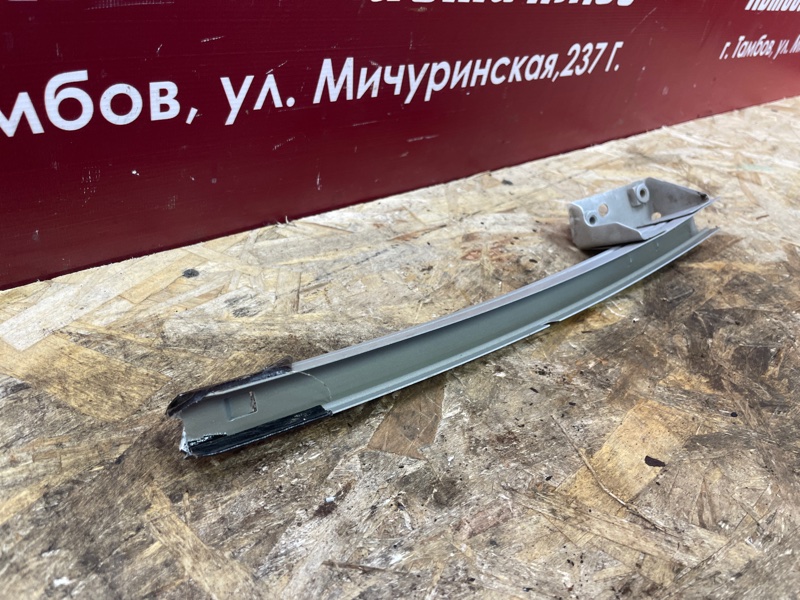 Направляющая стекла     двери