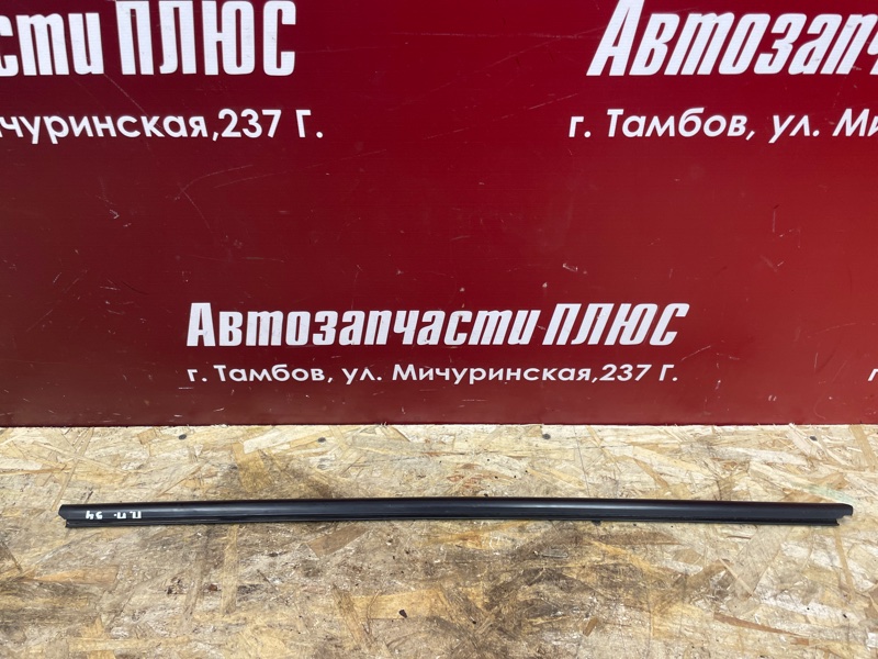 Уплотнитель стекла      двери