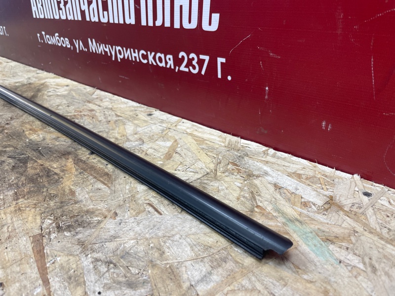 Уплотнитель стекла      двери