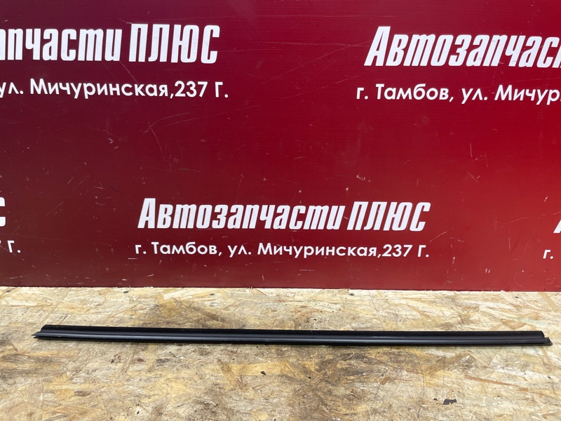 Уплотнитель стекла      двери