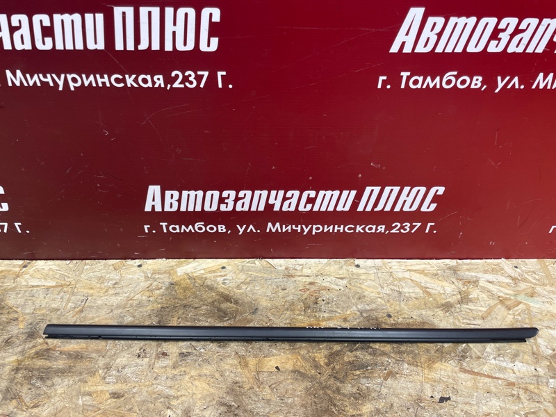 Уплотнитель стекла      двери