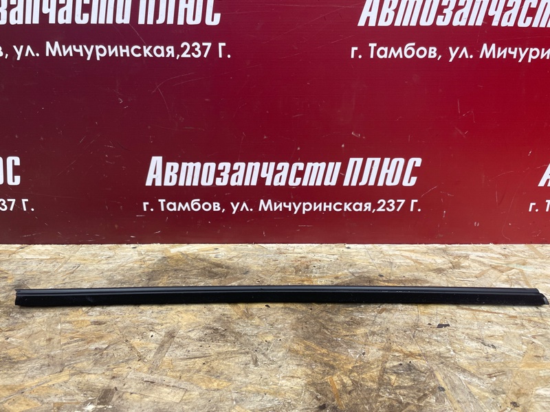 Уплотнитель стекла      двери