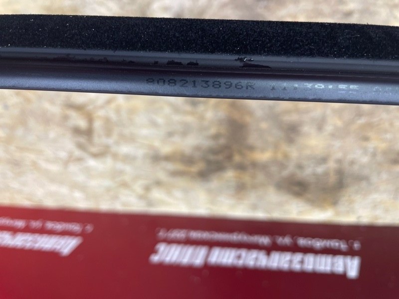 Уплотнитель стекла      двери