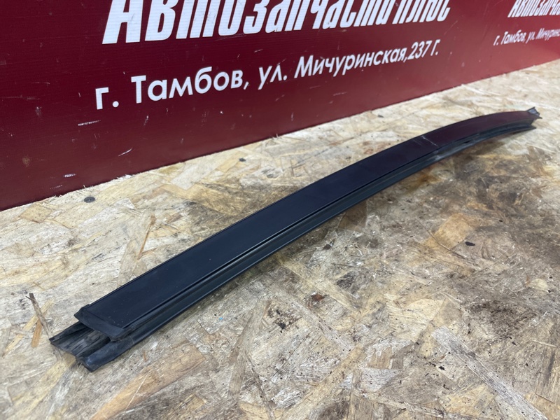 Направляющая стекла     двери