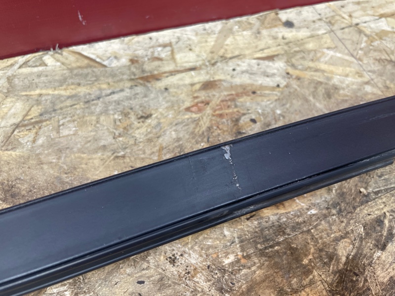 Направляющая стекла     двери