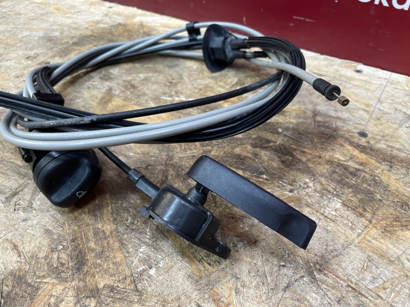 Трос замка капота