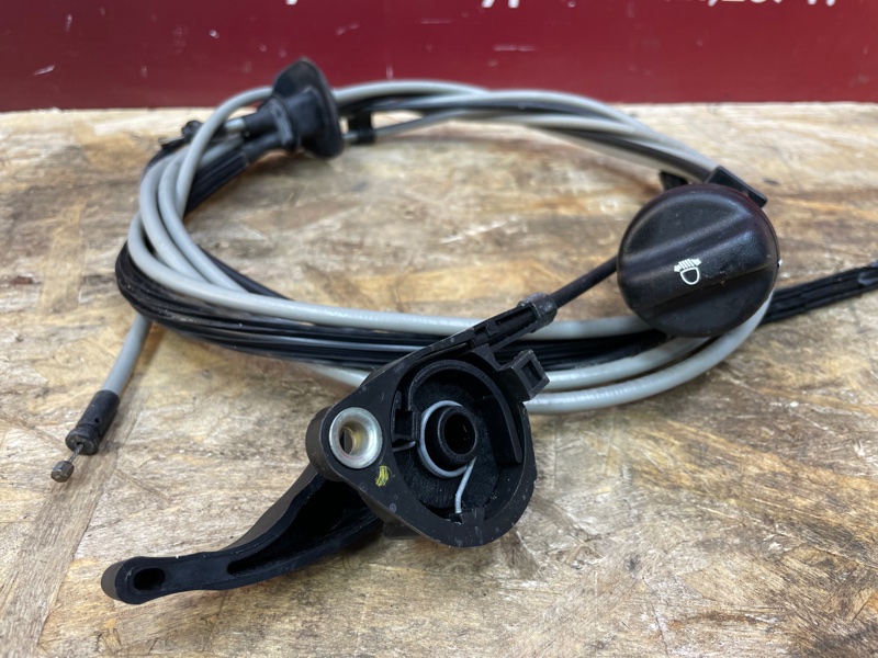 Трос замка капота