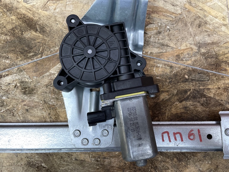 Стеклоподъемник    двери