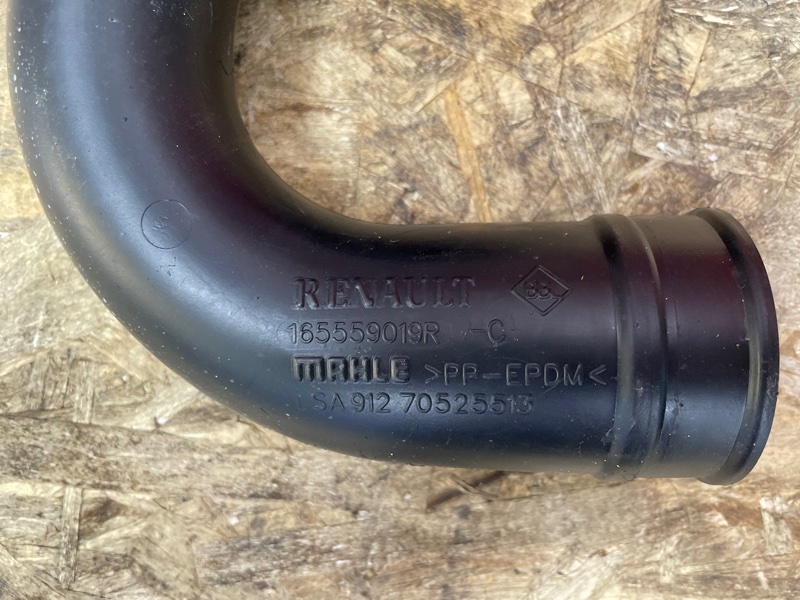 Патрубок воздушного фильтра