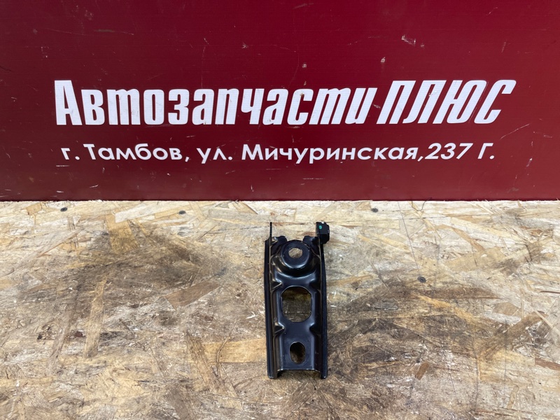 Кронштейн опоры двигателя