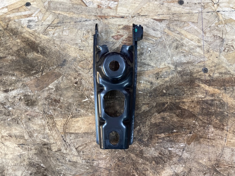 Кронштейн опоры двигателя