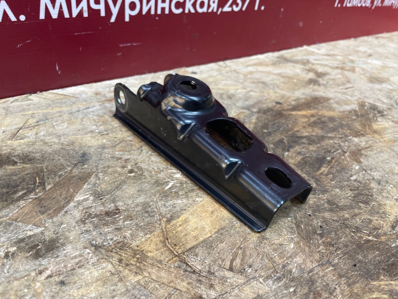 Кронштейн опоры двигателя