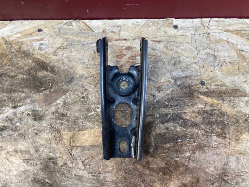 Кронштейн опоры двигателя