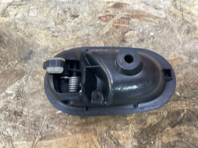 Внутренняя ручка     двери