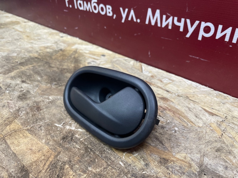 Внутренняя  ручка двери