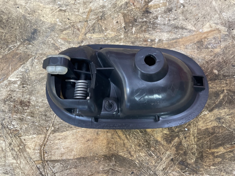 Внутренняя  ручка двери