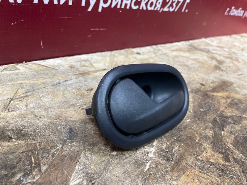 Внутренняя  ручка двери