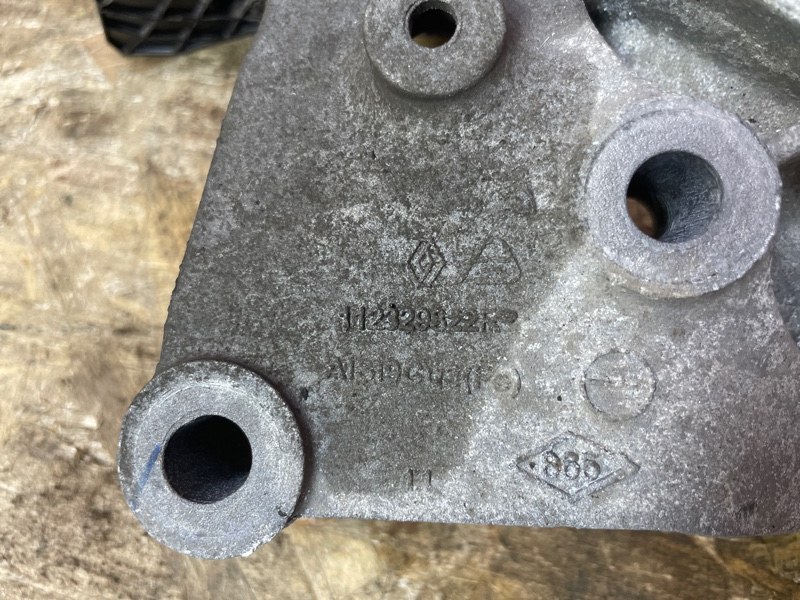 Опора двигателя